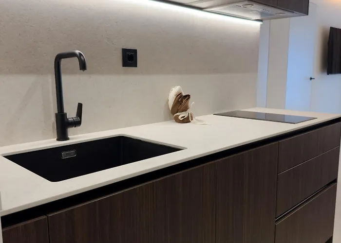 Apartahotel Limehome Juan Antonio Zunzunegui 3*